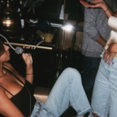 Tendência dos anos 90: Decote reto