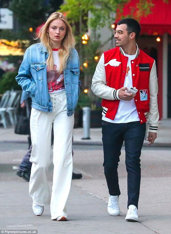 Looks Sophie Turner