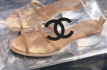 Tendência Verão 2020: Tamanquinho (de PVC da Chanel)