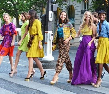 De onde vem as tendências de moda: Da Elizabeth I ao streetstyle