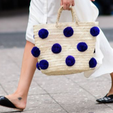 15 looks incríveis com bolsa de palha