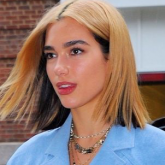 Dua Lipa e o cabelo bicolor anos 90: devemos nos preocupar?