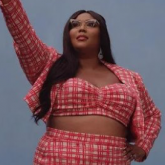 11 looks da Lizzo por aí