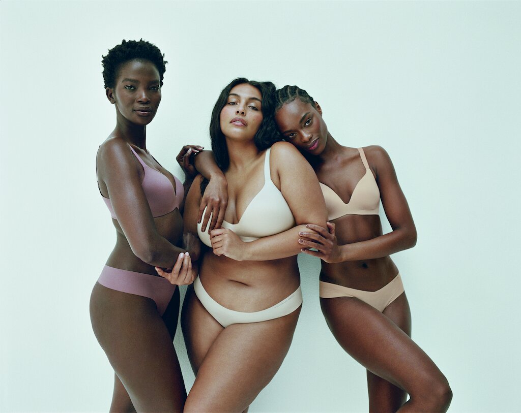 Victoria's Secret celebra corpo perfeito e irrita mulheres
